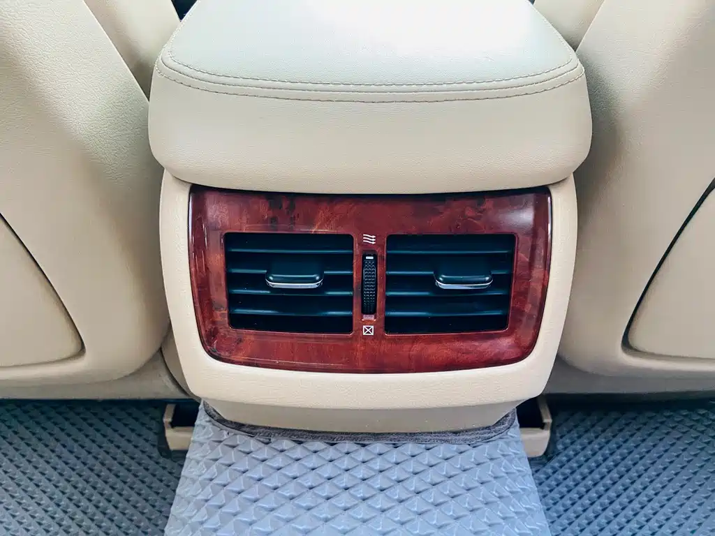 Crown 2012 2.5L Royal Leather Edition купить на сайте DeffCars