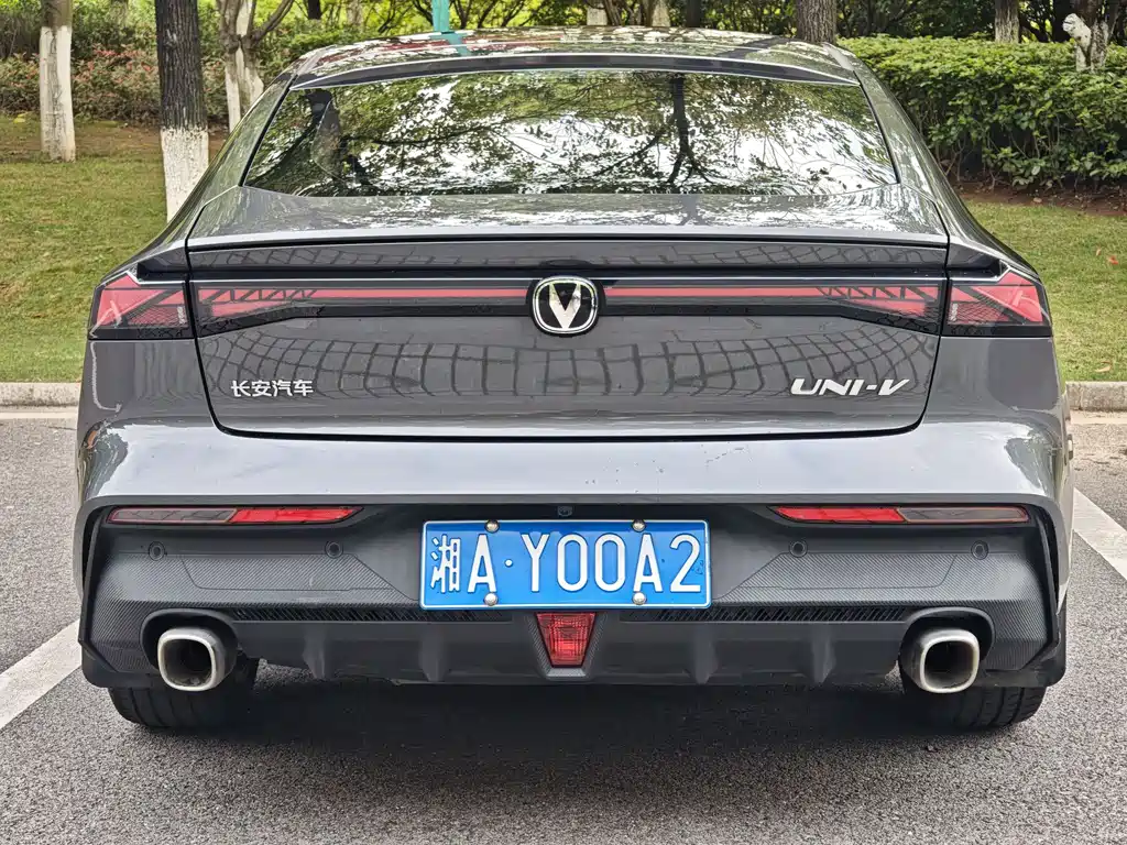 Changan UNI-V 2023 1.5T premium model купить на сайте DeffCars