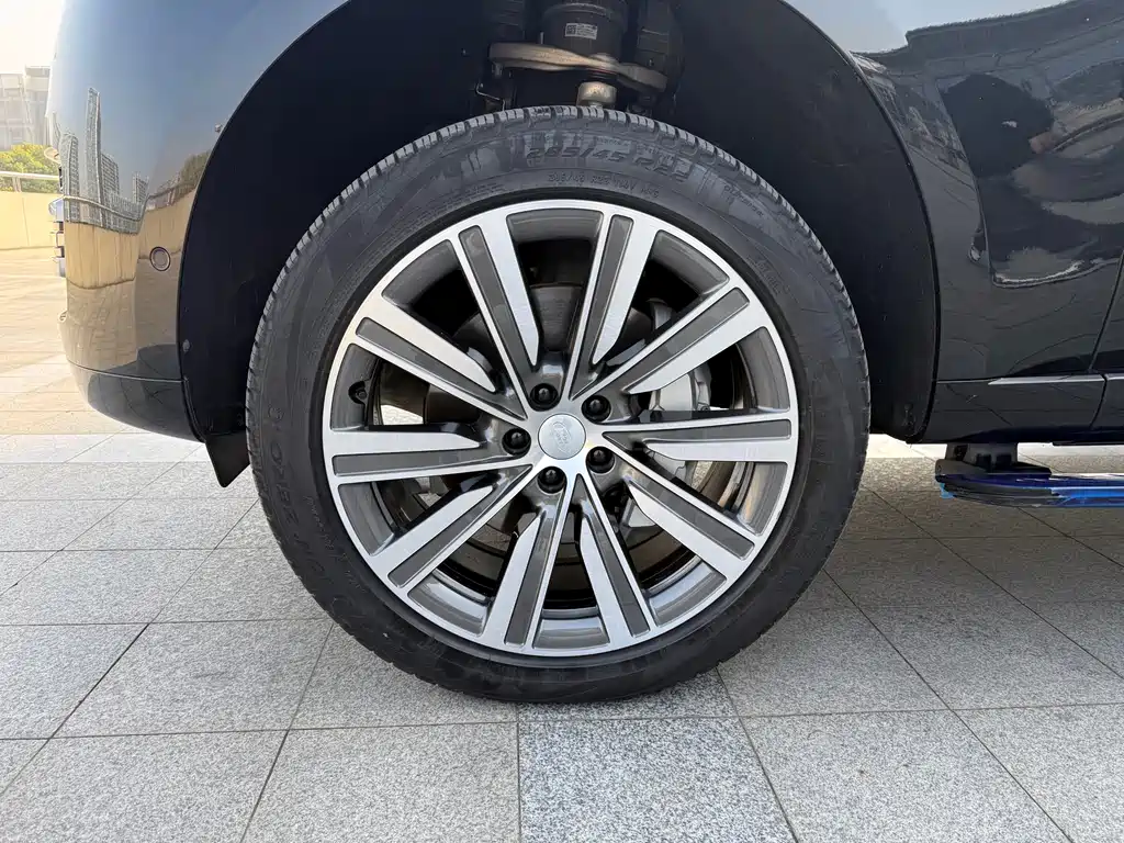 Range Rover 2025 3.0 L6 400PS Genesis Extended Edition купить на сайте DeffCars