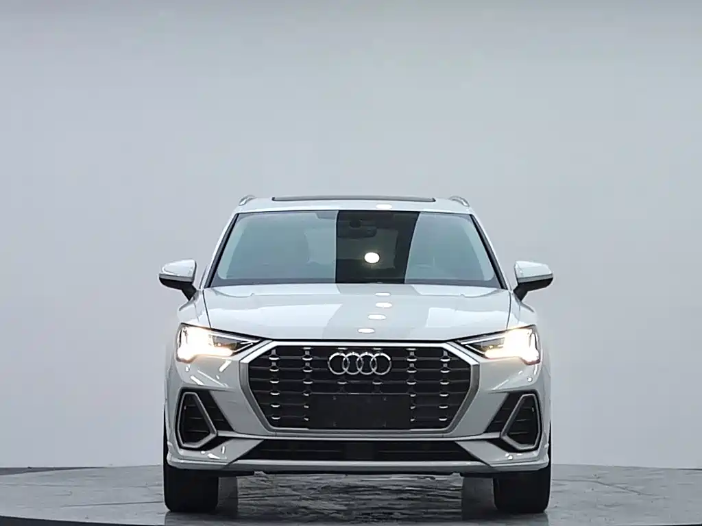 Audi Q3 2023 35 TFSI Fashionable and Dynamic (1.4T) купить на сайте DeffCars