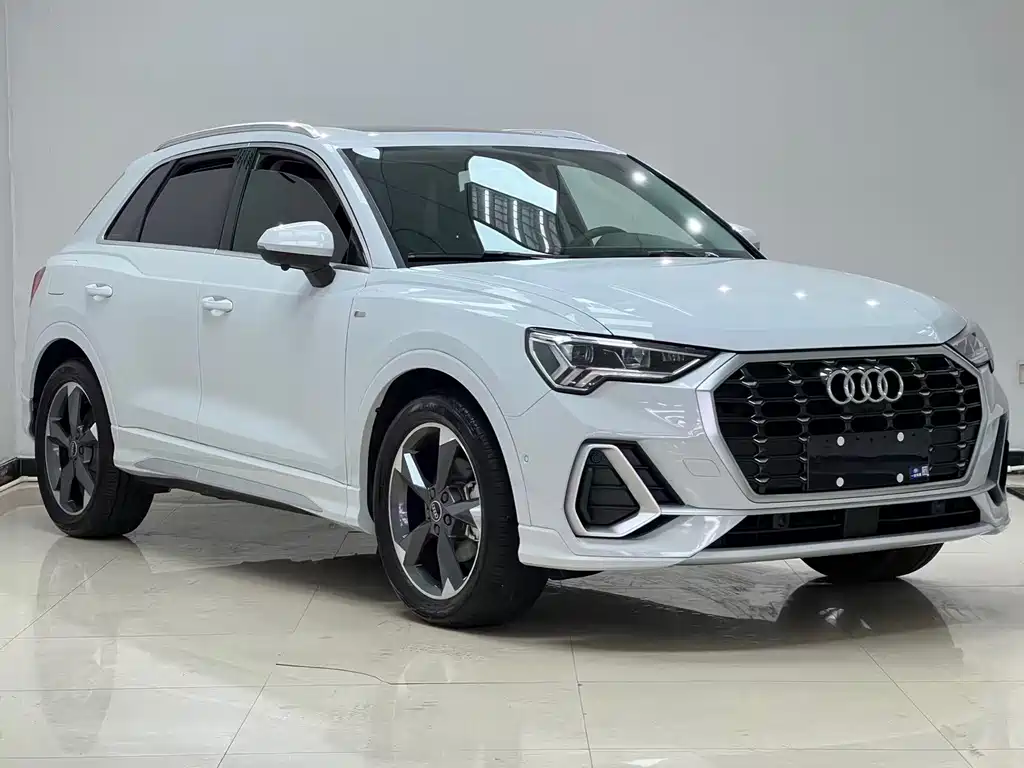 Audi Q3 2022 35 TFSI Fashionable and Dynamic купить на сайте DeffCars