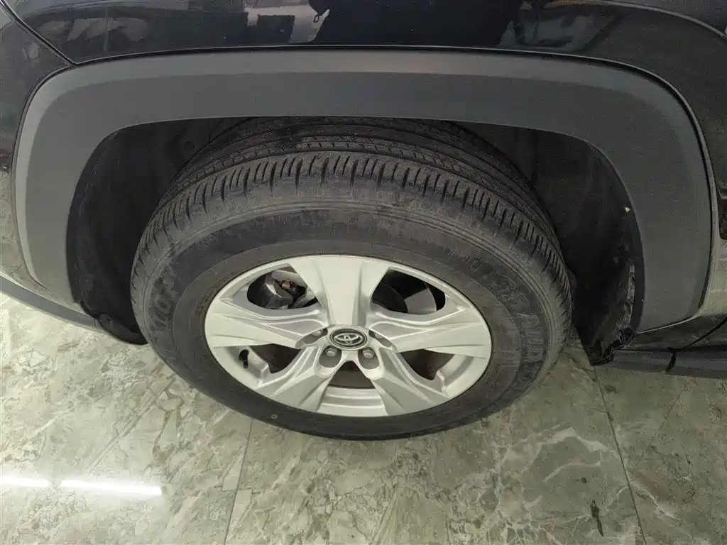 RAV4 Rongfang 2024 2.0L CVT two-wheel drive urban version купить на сайте DeffCars