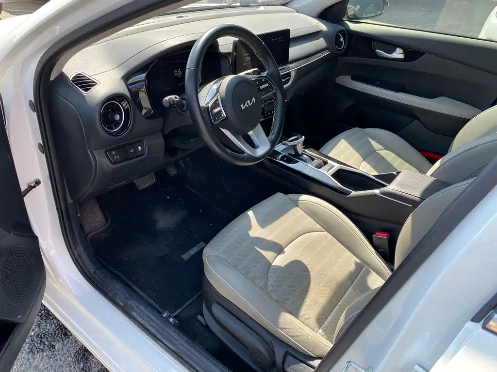 Kia K3 2023 1.5L CVT Deluxe Edition купить на сайте DeffCars