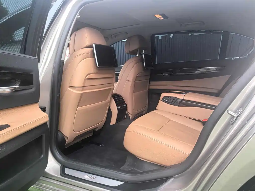 BMW 7 Series 2013 730Li Luxury купить на сайте DeffCars