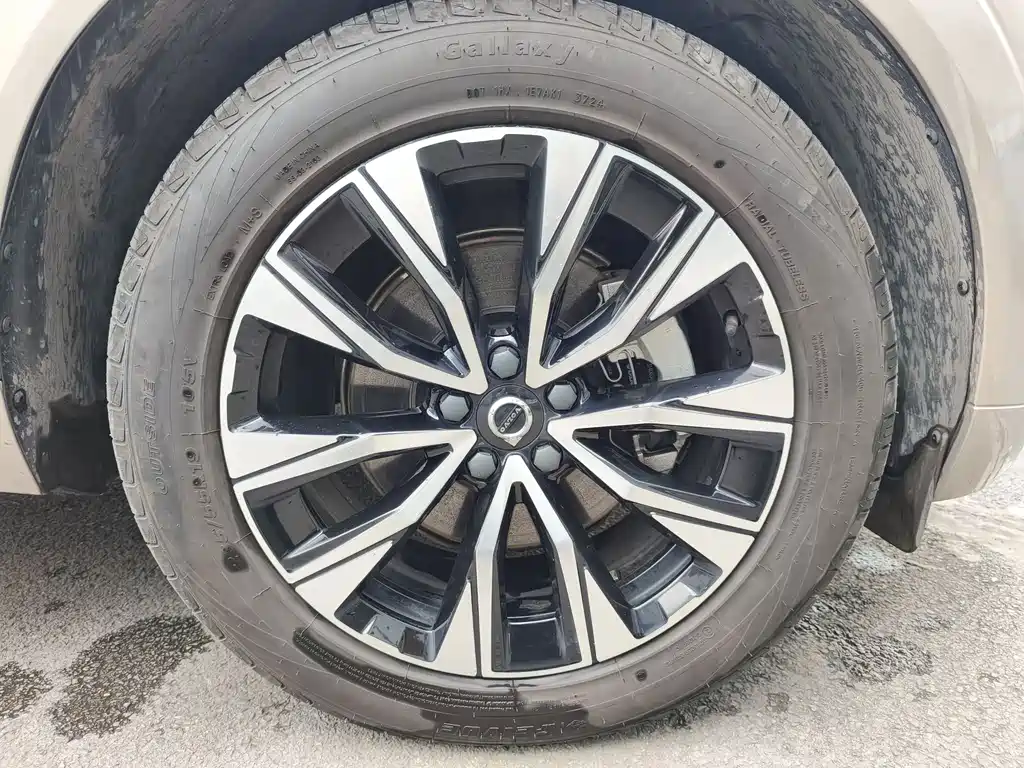 Volvo XC60 2023 B5 four-wheel drive Zhiyuan Deluxe Edition купить на сайте DeffCars