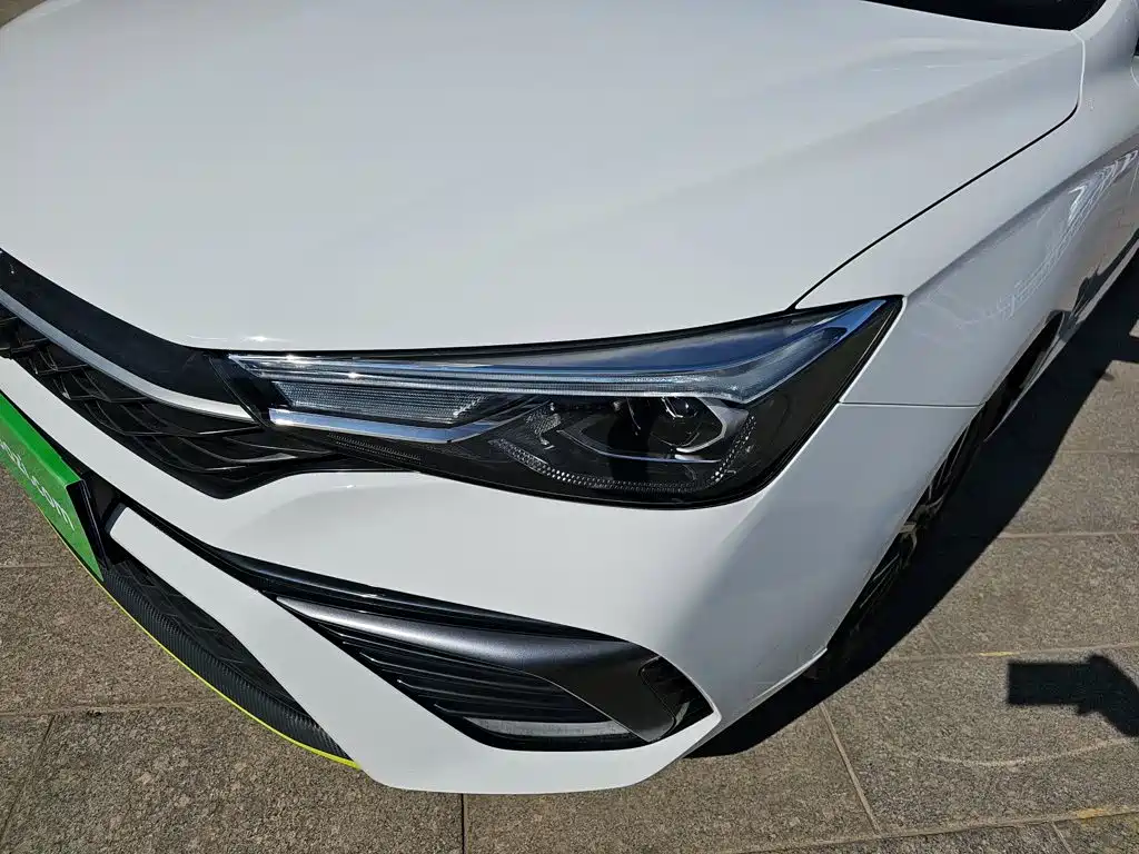 Roewe i5 2021 1.5L CVT Platinum Edition купить на сайте DeffCars