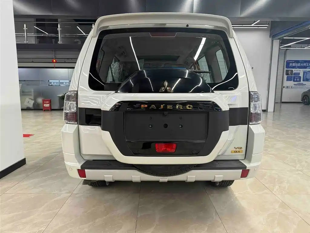 Pajero imported 2020 3.0L automatic standard version купить на сайте DeffCars