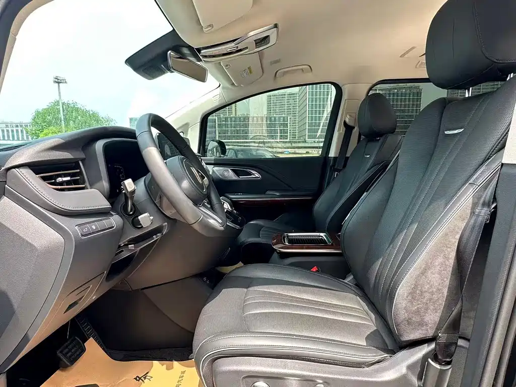 Hongqi HQ9 2023 2.0T Zhilian Flagship Edition купить на сайте DeffCars