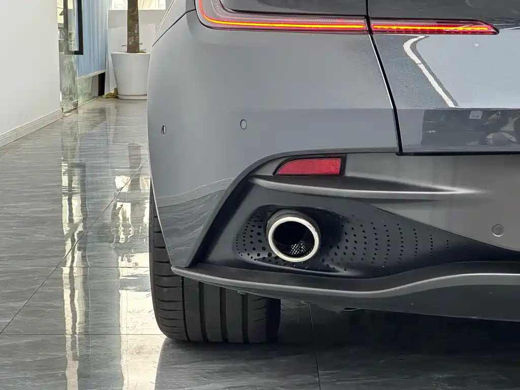 Aston Martin DB11 2019 4.0T V8 Coupe купить на сайте DeffCars