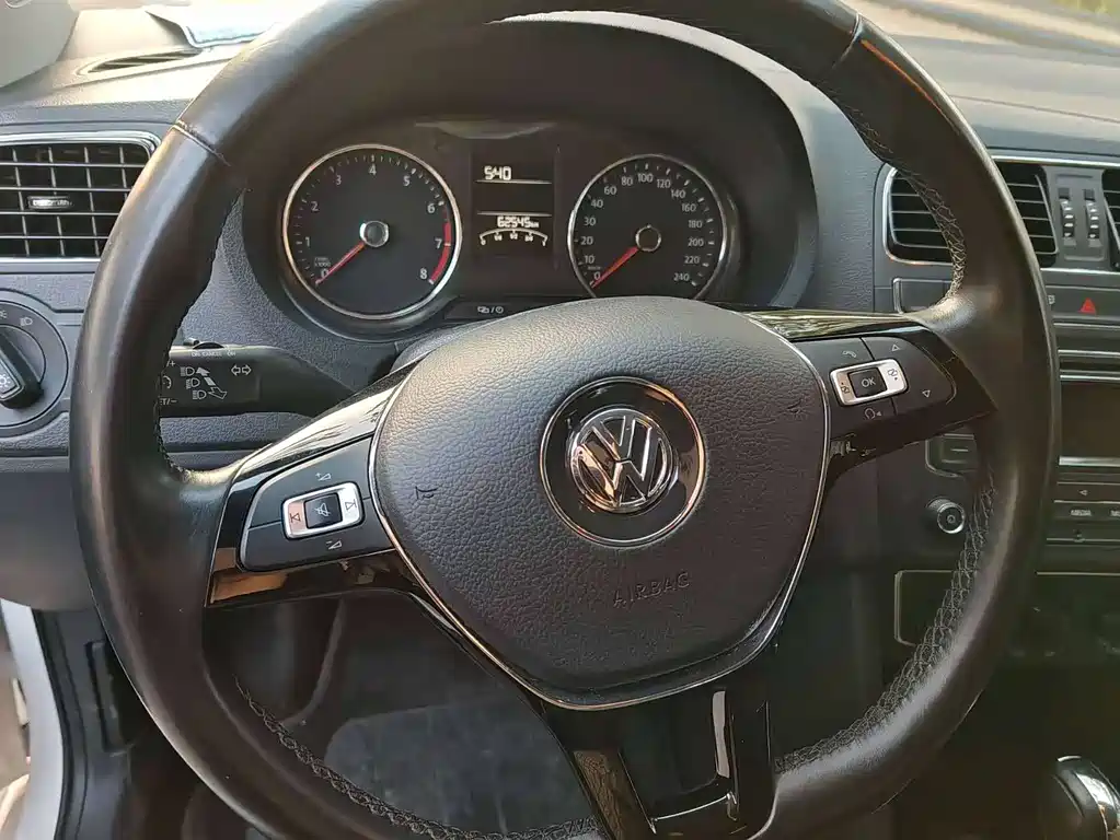 Polo 2016 1.6L automatic comfort model купить на сайте DeffCars