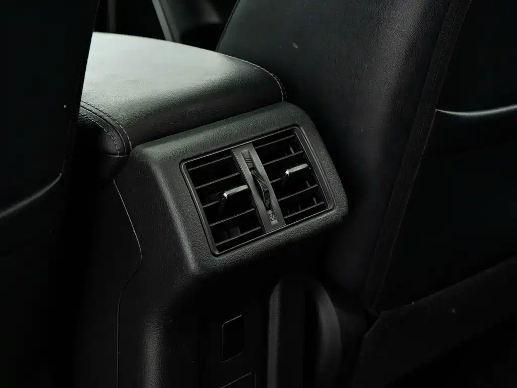 Outlander 2019 2.4L four-wheel drive exclusive version, 7 seats, National VI купить на сайте DeffCars