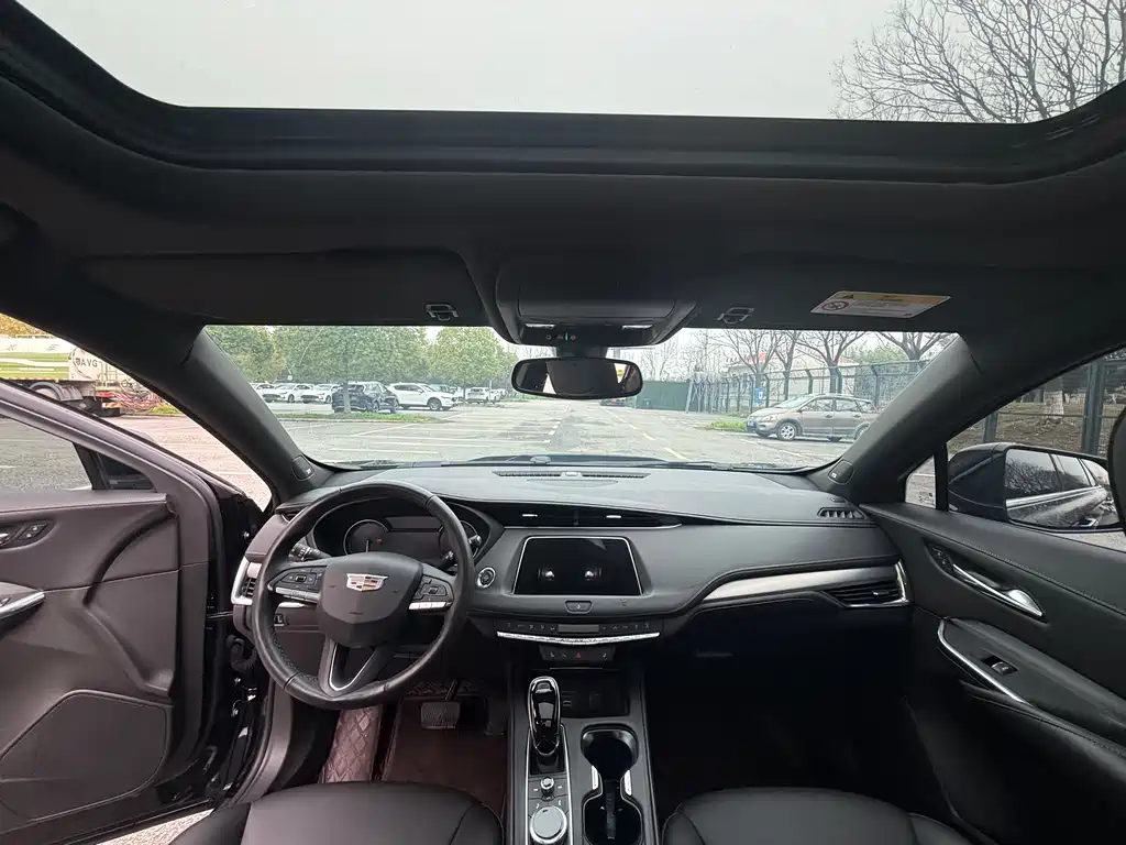 Cadillac XT4 2021 28T two-wheel drive leading model купить на сайте DeffCars