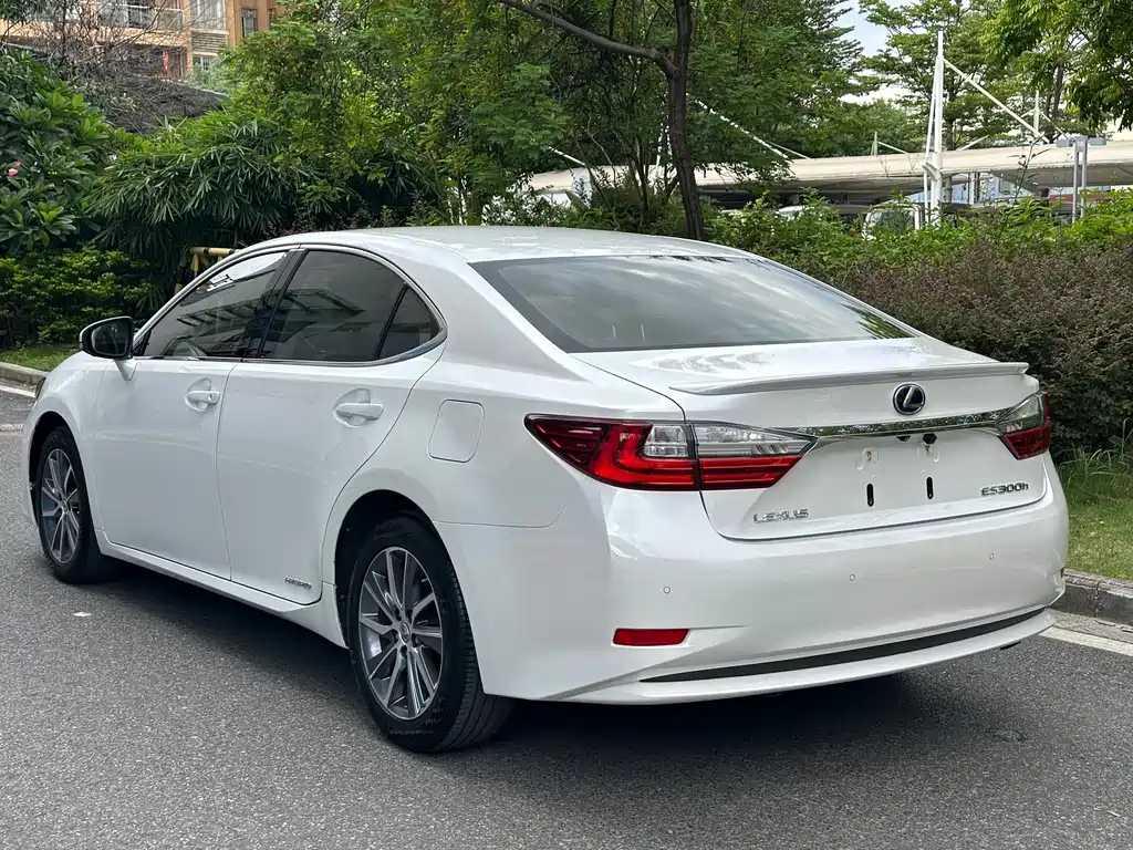 Lexus ES 2015 300h Comfort Edition купить на сайте DeffCars