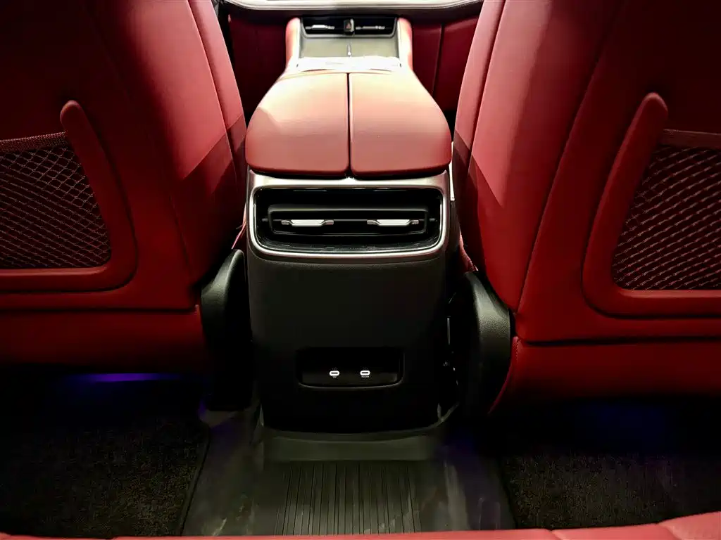 Wenjie M5 2025 extended range Ultra four-wheel drive version купить на сайте DeffCars