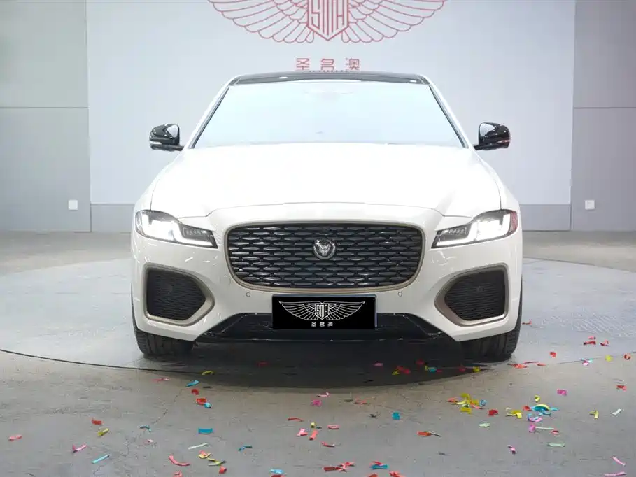 Jaguar XFL 2024 2.0T P300 four-wheel drive flagship sports gold version купить на сайте DeffCars
