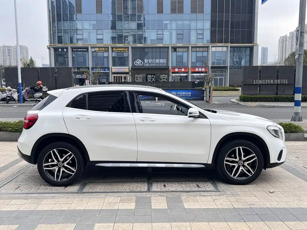 Mercedes-Benz GLA 2018 GLA 200 Fashion Model купить на сайте DeffCars