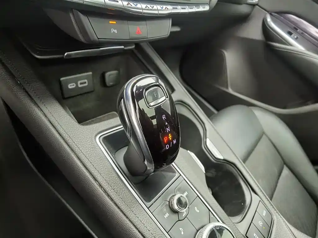 Cadillac XT4 2021 28T two-wheel drive technology купить на сайте DeffCars