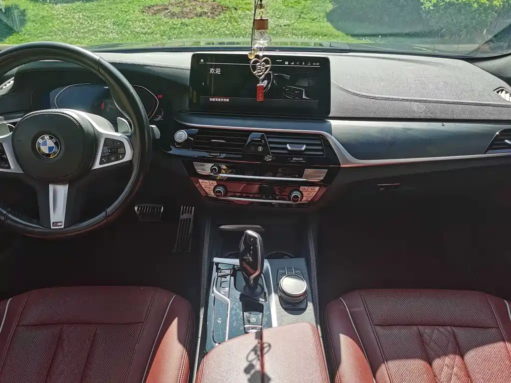 BMW 5 Series 2022 530Li Leading M Sports Package купить на сайте DeffCars