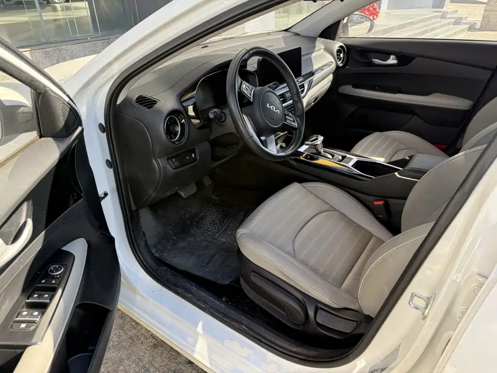 Kia K3 2023 1.5L CVT Deluxe Edition купить на сайте DeffCars