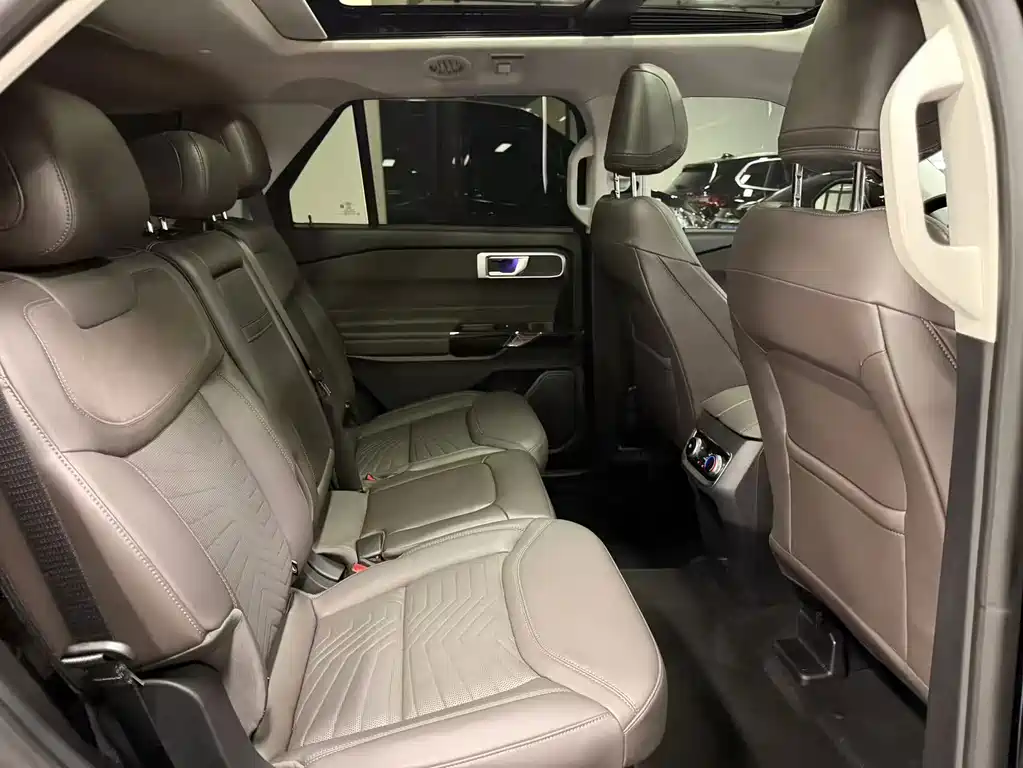 Explorer 2024 2.3T EcoBoost four-wheel drive titanium version 7 seats купить на сайте DeffCars