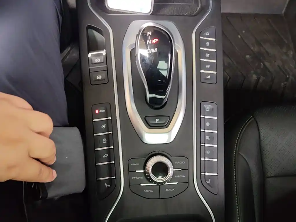 Wei brand VV6 2018 2.0T four-wheel drive flagship model National V купить на сайте DeffCars