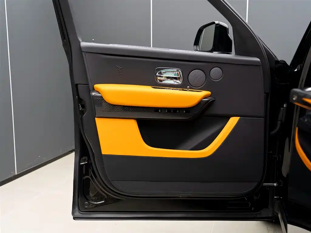 Cullinan 2020 Black Badge купить на сайте DeffCars