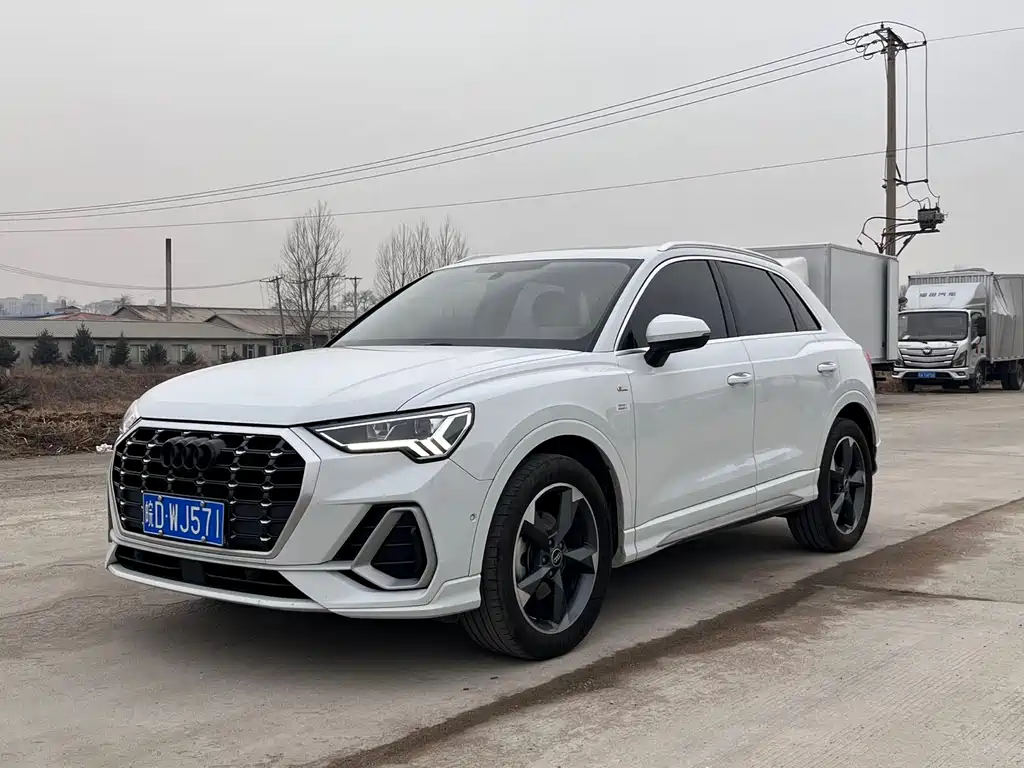 Audi Q3 2022 35 TFSI Fashionable and Dynamic купить на сайте DeffCars