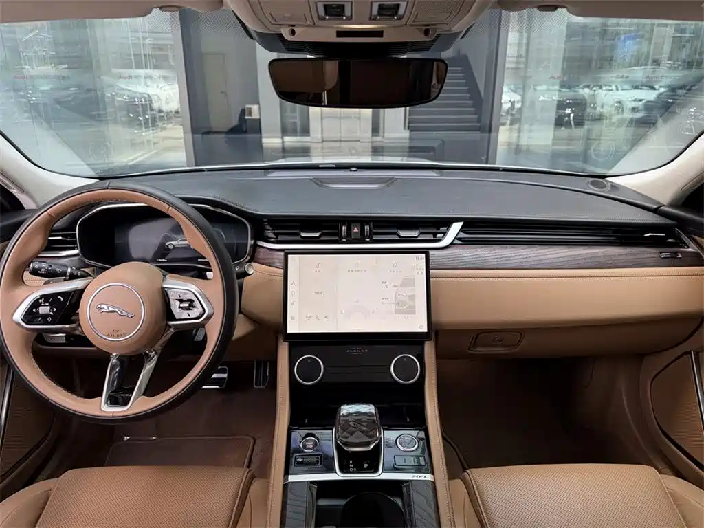Jaguar XFL 2025 2.0T P250 two-wheel drive exclusive luxury version купить на сайте DeffCars