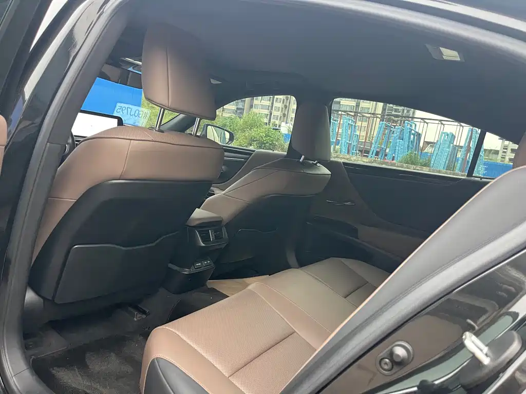 Lexus ES 2023 200 Excellence Edition купить на сайте DeffCars