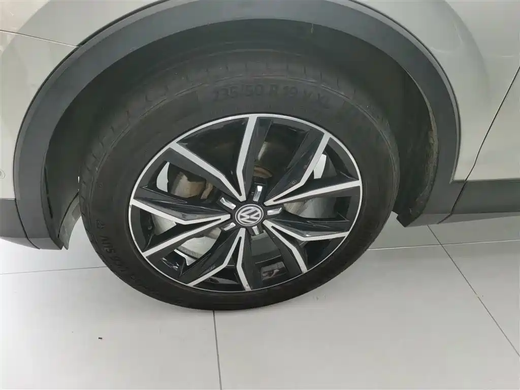 Tiguan L 2020 330TSI automatic two-wheel drive smart luxury version National VI купить на сайте DeffCars
