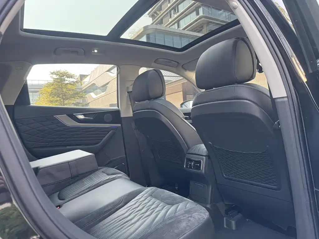 Hongqi HS5 2022 facelift 2.0T Zhilian Flagship Edition купить на сайте DeffCars