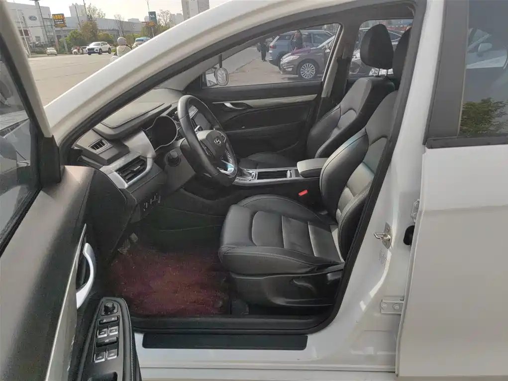 Emgrand 2019 Leading Edition 1.5L CVT Luxury Type National VI купить на сайте DeffCars