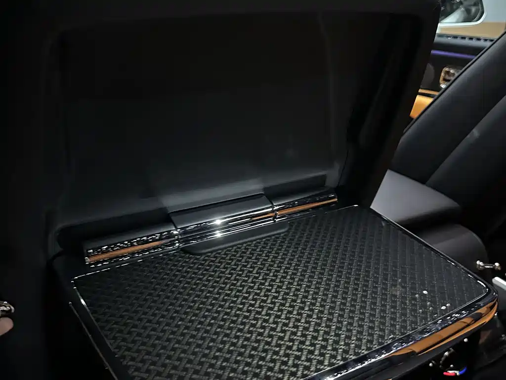 Cullinan 2024 Black Badge купить на сайте DeffCars