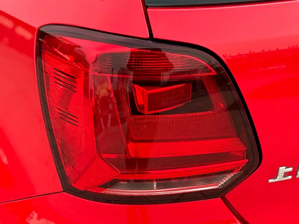 Polo 2016 1.6L automatic comfort model купить на сайте DeffCars