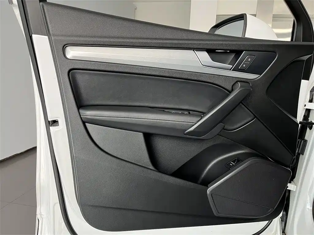 Audi Q5L 2020 40 TFSI enjoys fashionable style купить на сайте DeffCars