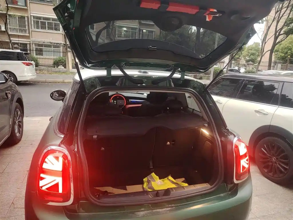 MINI 2021 1.5T COOPER Classic купить на сайте DeffCars