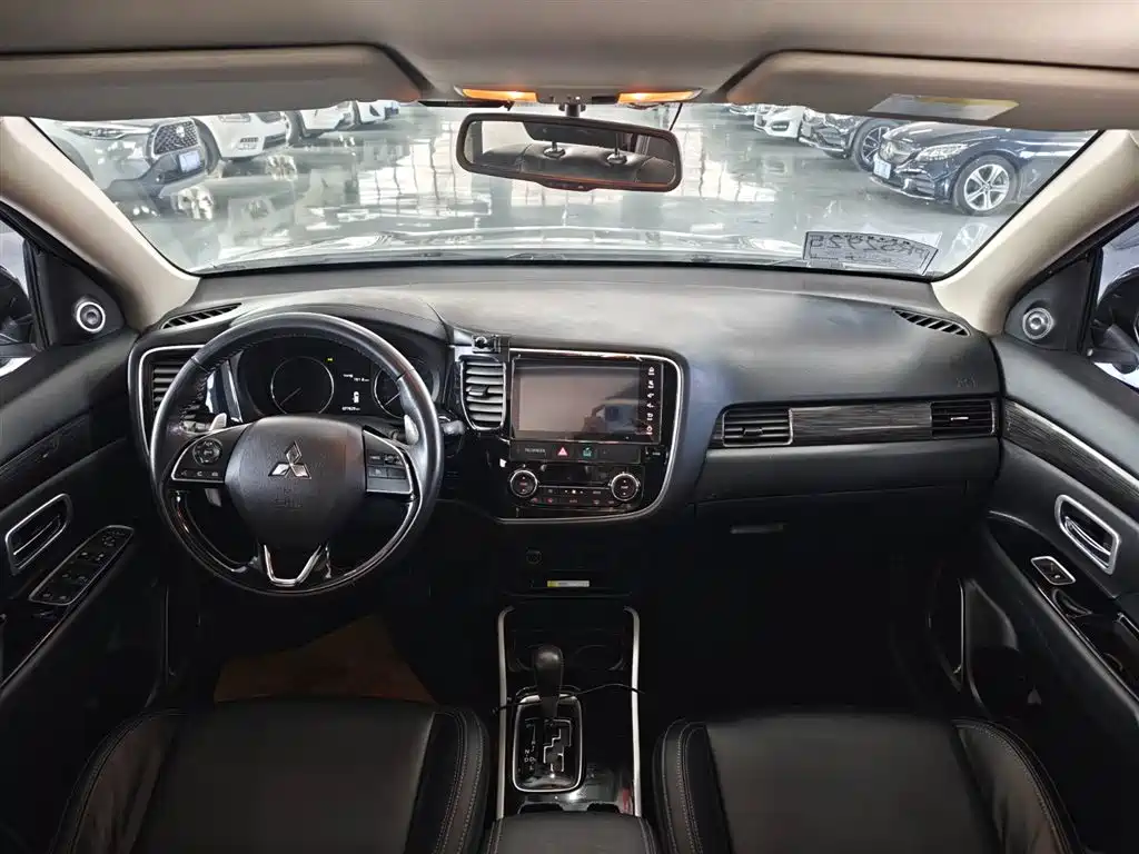 Outlander 2019 2.0L 2WD Enjoy Edition, 5 seats, National VI купить на сайте DeffCars