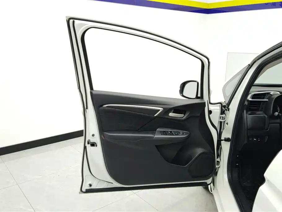Fit 2016 1.5L LXS CVT Comfort Sunroof Edition купить на сайте DeffCars