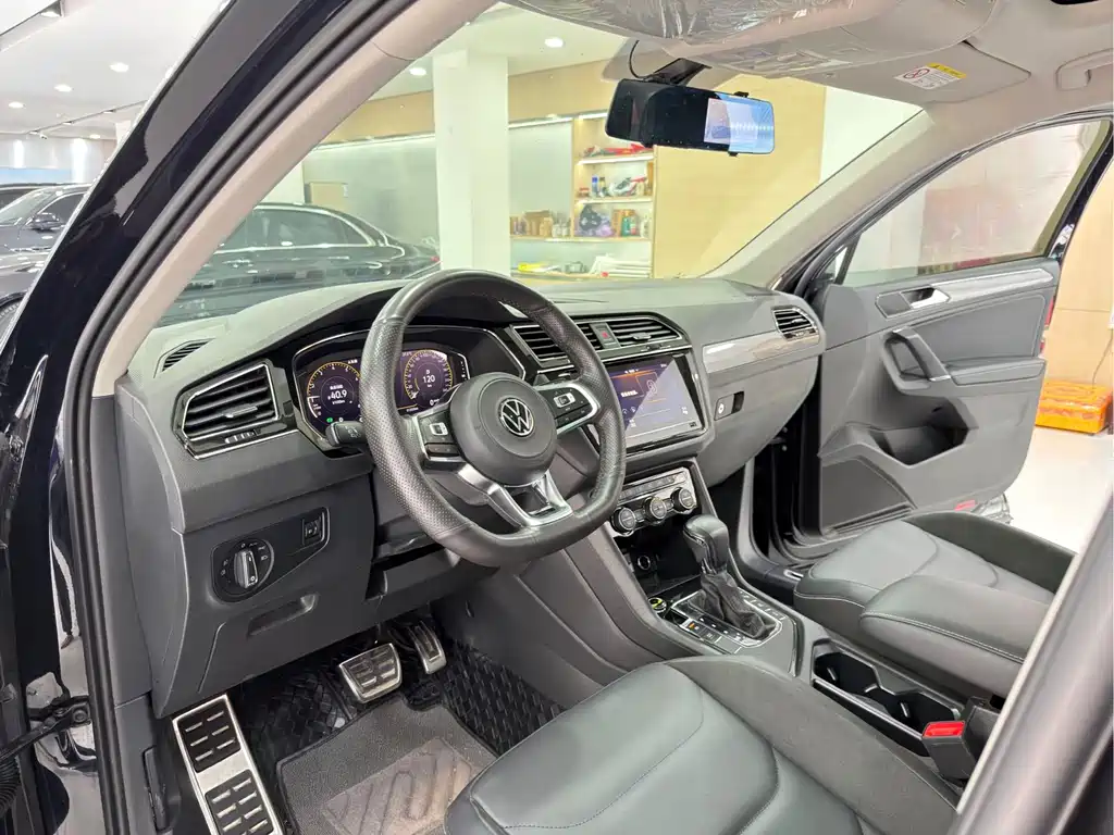 Tiguan L 2021 330TSI automatic two-wheel drive R-Line version купить на сайте DeffCars