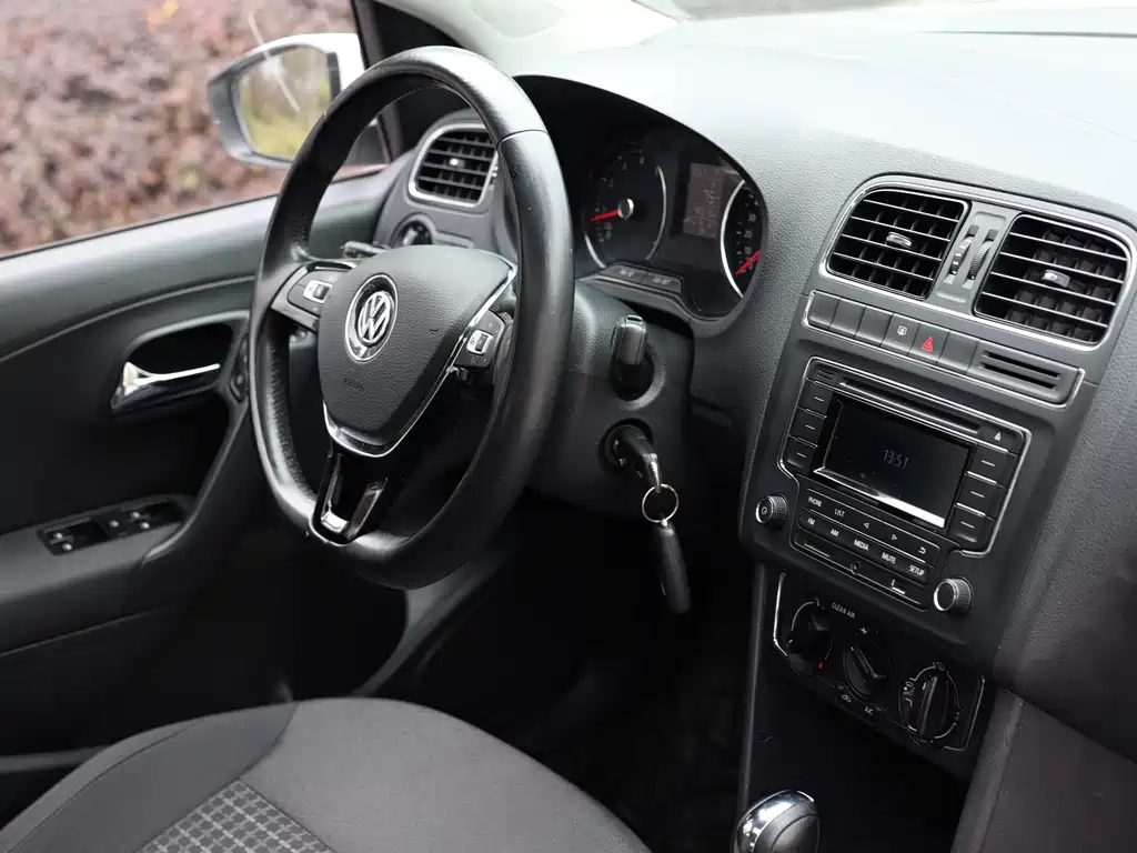 Polo 2016 1.6L automatic comfort model купить на сайте DeffCars