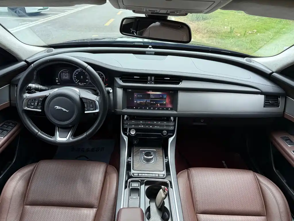 Jaguar XFL 2019 2.0T 250PS 2WD Deluxe Edition купить на сайте DeffCars