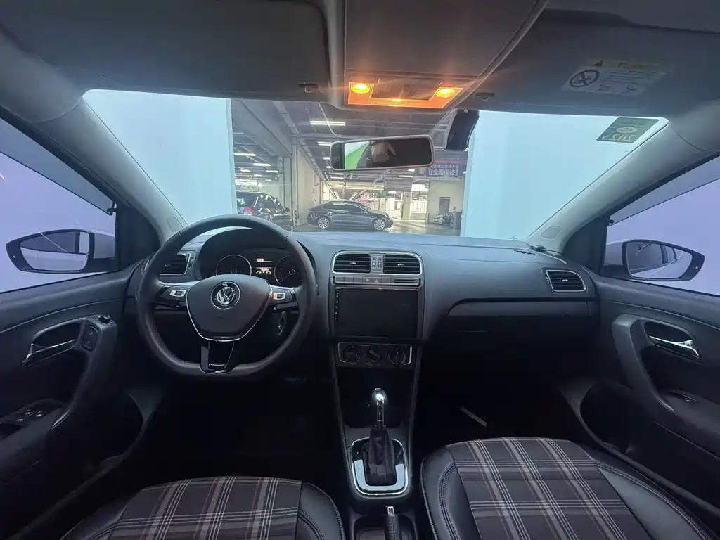 Polo 2016 1.6L automatic comfort model купить на сайте DeffCars