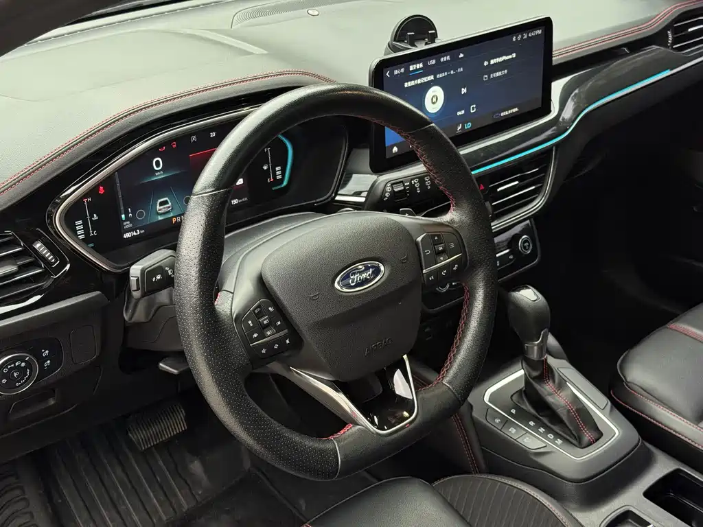 Focus 2022 Hatchback EcoBoost 180 Automatic ST Line купить на сайте DeffCars