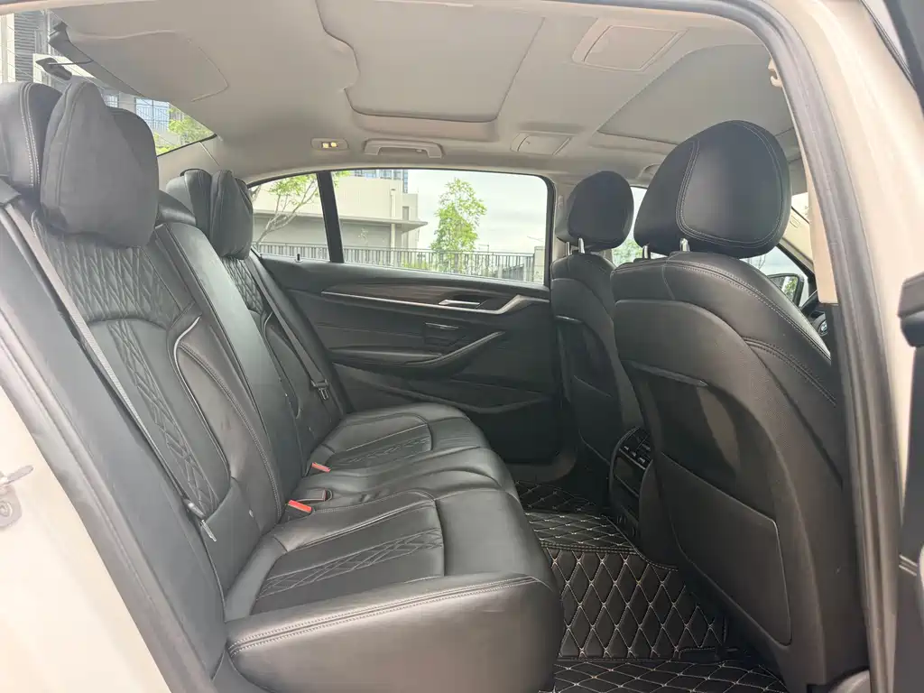BMW 5 Series New Energy 2019 530Le Luxury Package купить на сайте DeffCars
