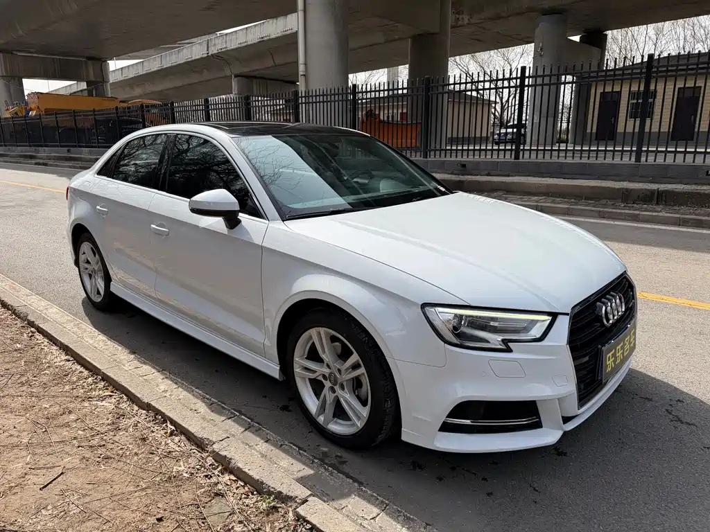 Audi A3 2018 30th Anniversary Limousine 35 TFSI Fashion купить на сайте DeffCars