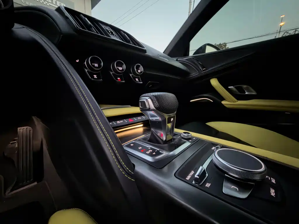 Audi R8 2017 V10 Spyder купить на сайте DeffCars