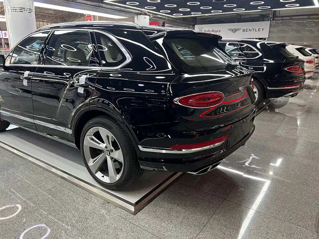 Bentayga 2024 4.0T V8 купить на сайте DeffCars
