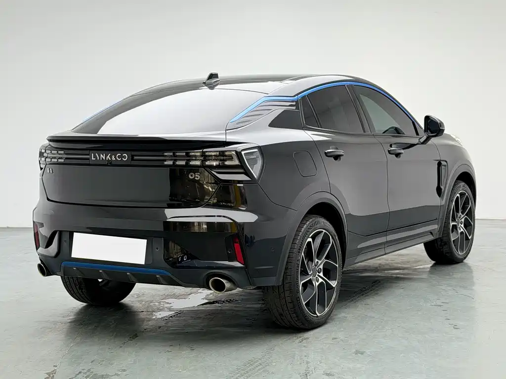 Lynk & Co 05 2022 2.0TD two-wheel drive shines Halo купить на сайте DeffCars