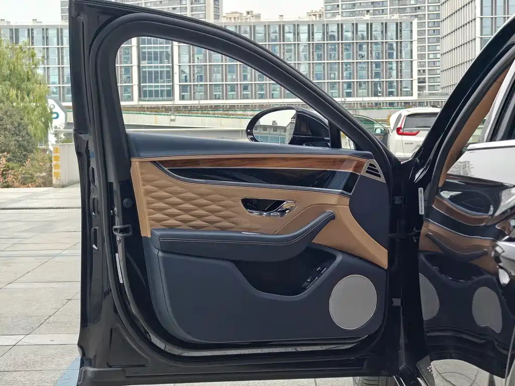 Flying Spur 2021 4.0T V8 Standard Edition купить на сайте DeffCars