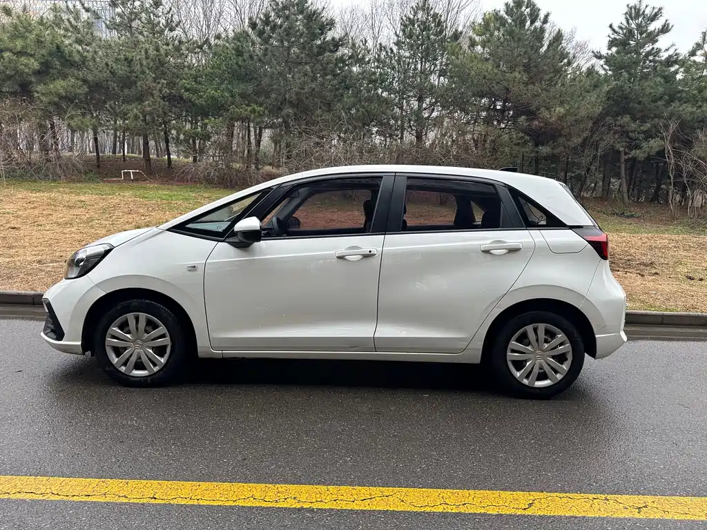 Fit 2022 1.5L CVT Trendy Sunroof Edition купить на сайте DeffCars